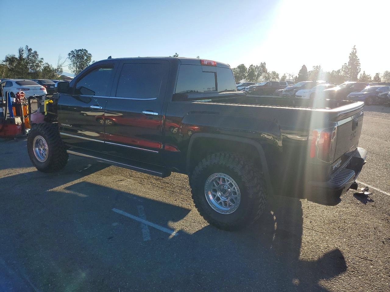 2018 GMC Sierra K1500 Denali - Image 2