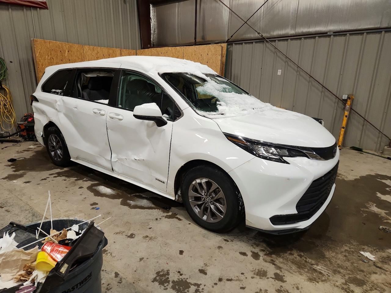 2021 Toyota Sienna Le - Фото 4