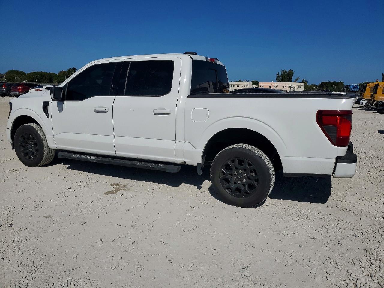 2024 Ford F150 Xlt - Фото 2