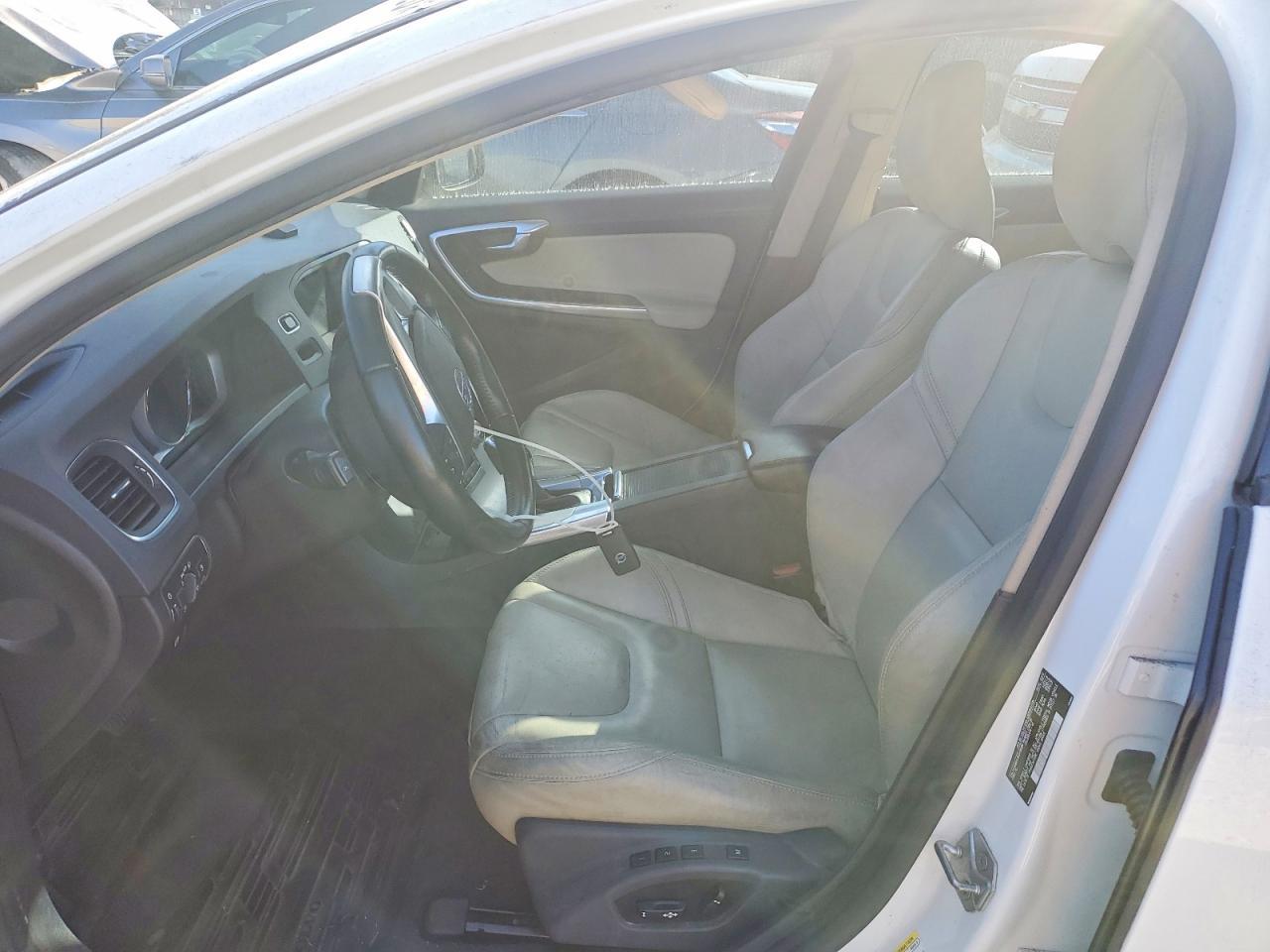 2017 Volvo S60 Dynamic - Image 7