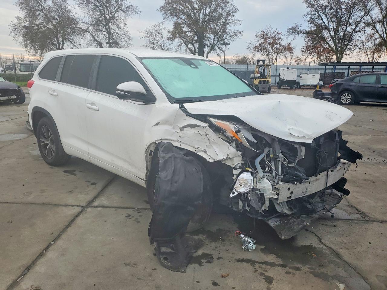 2017 Toyota Highlander Le - Фото 4