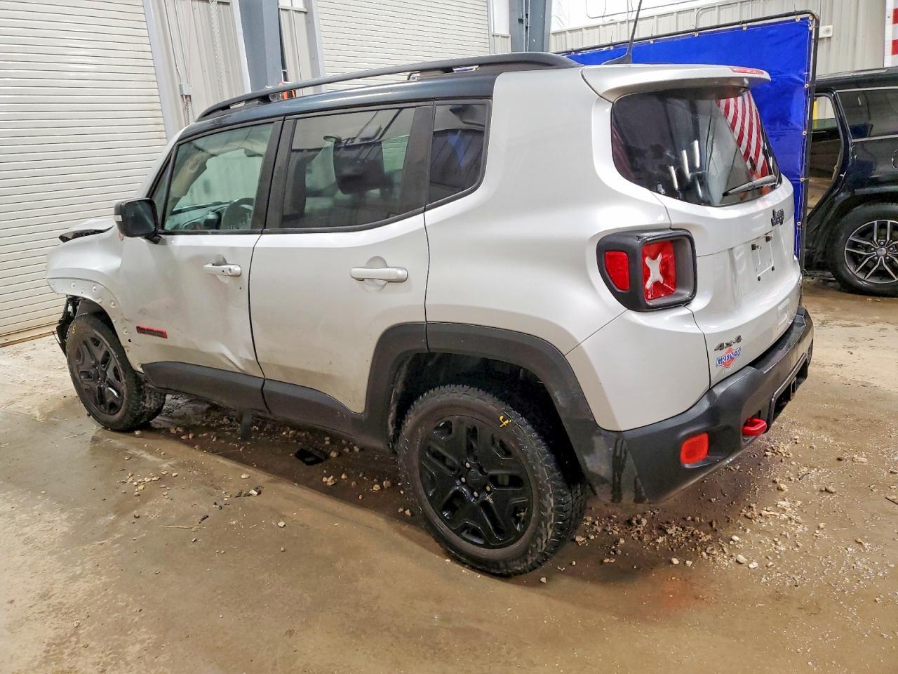 2018 Jeep Renegade Trailhawk - Image 2