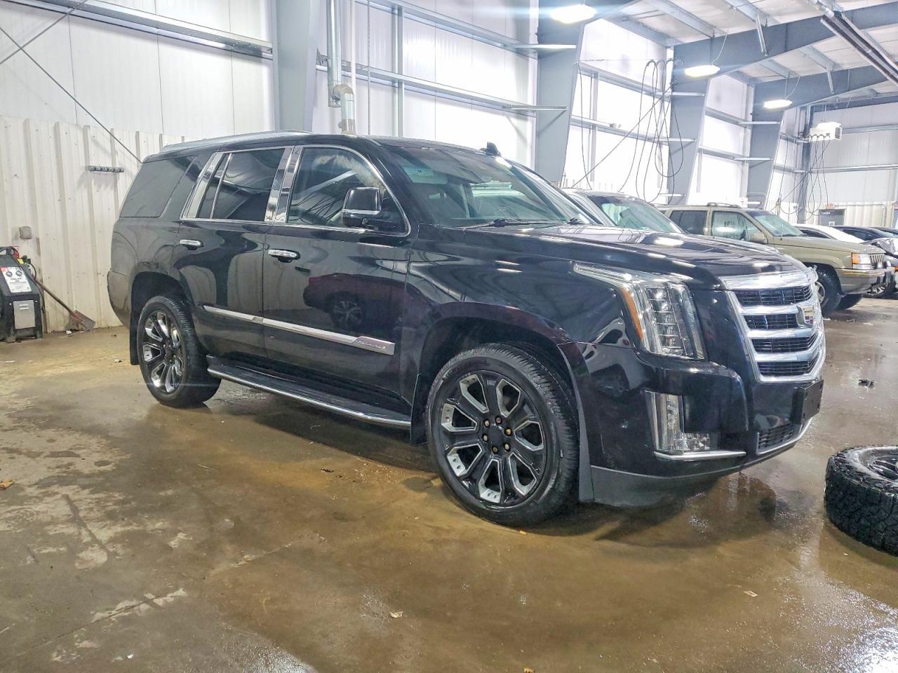 2018 Cadillac Escalade Premium Luxury - Image 4