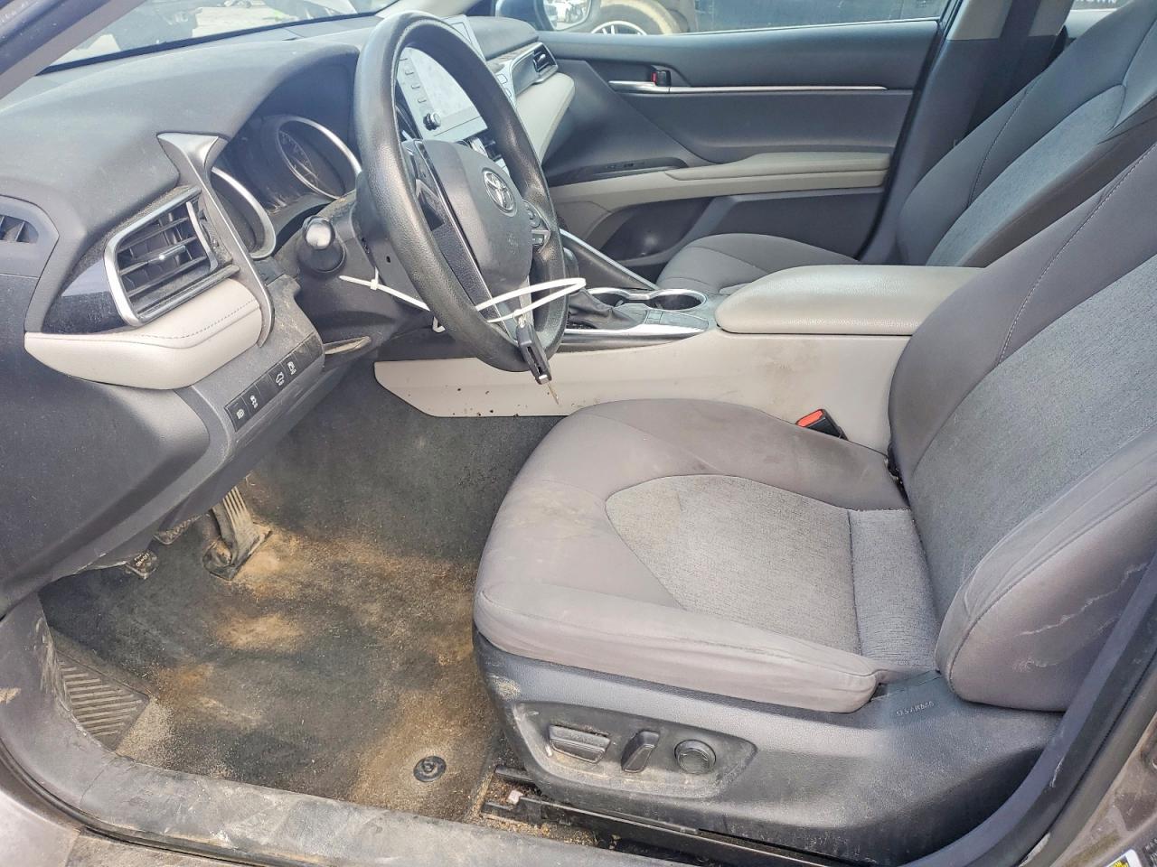 2022 Toyota Camry Le - Image 7
