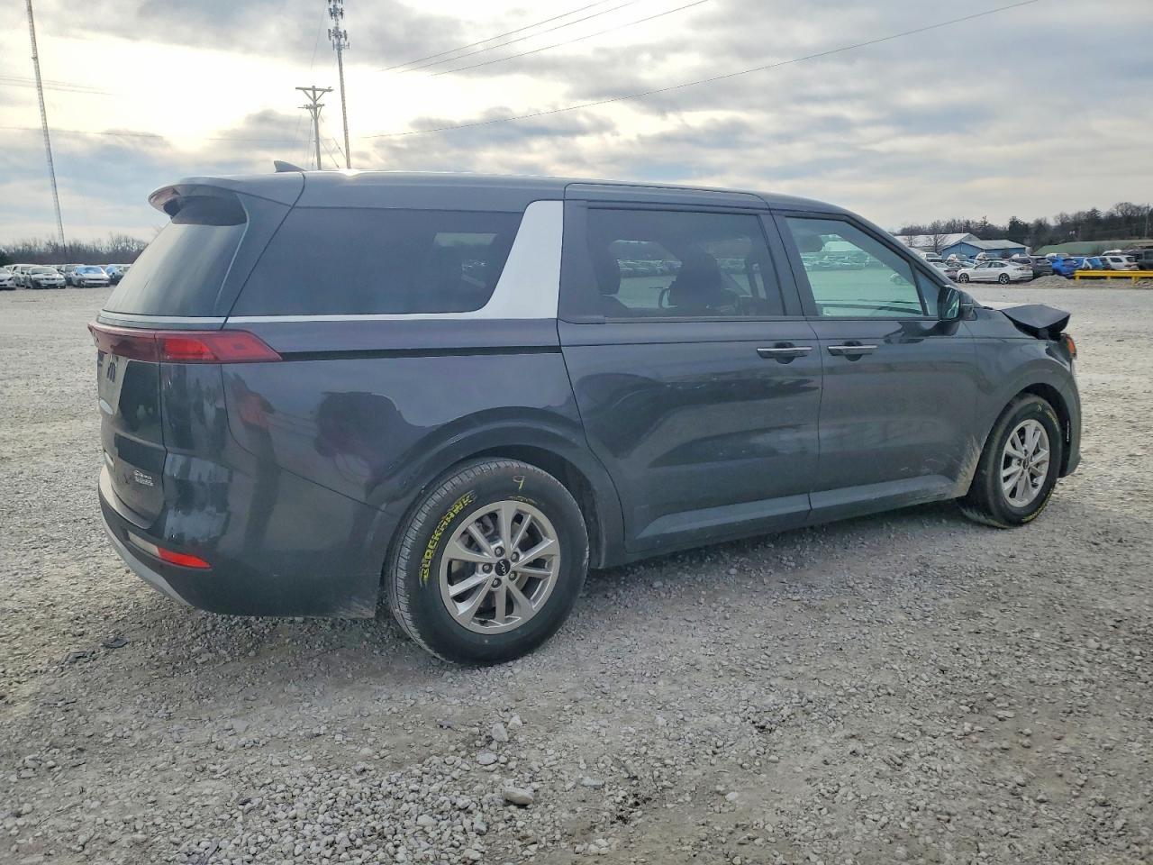 2022 Kia Carnival Lx - Image 3