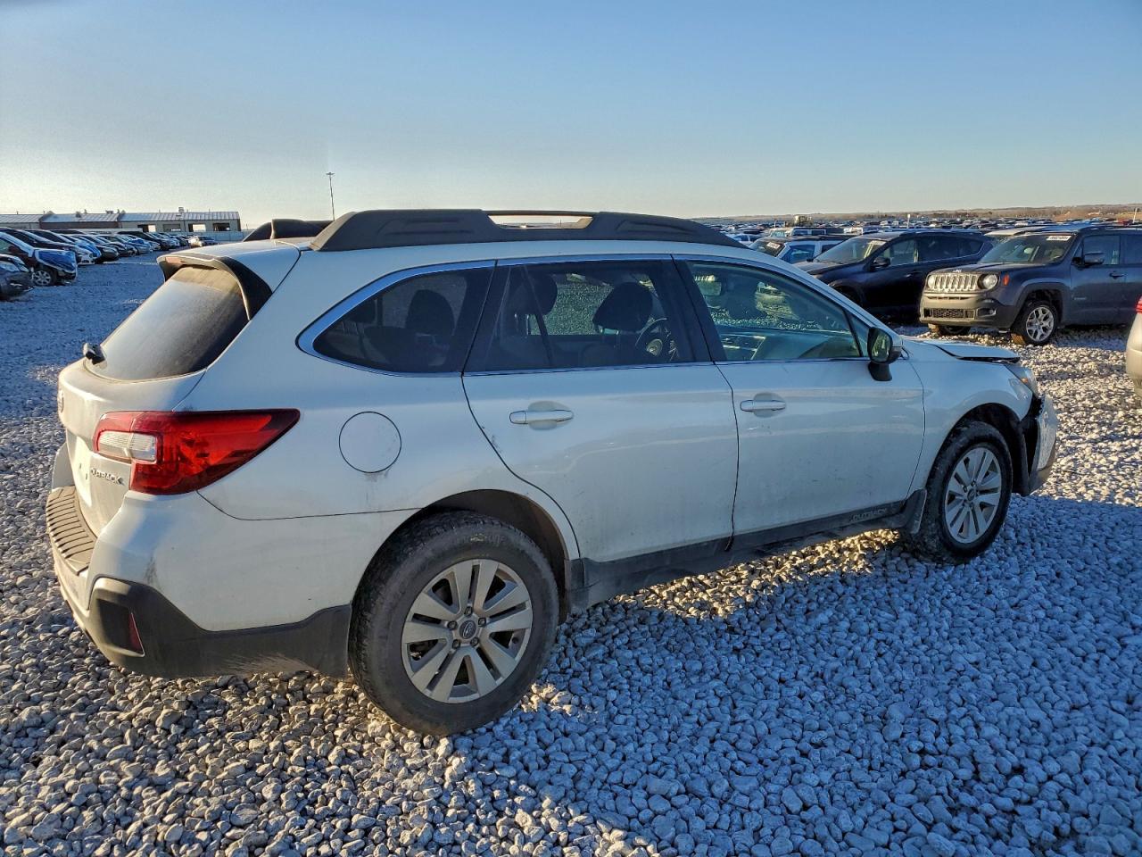 2018 Subaru Outback 2.5I Premium - Image 3
