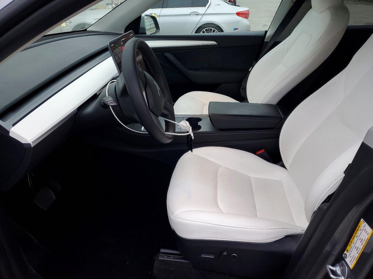 2025 Tesla Model Y - Фото 7