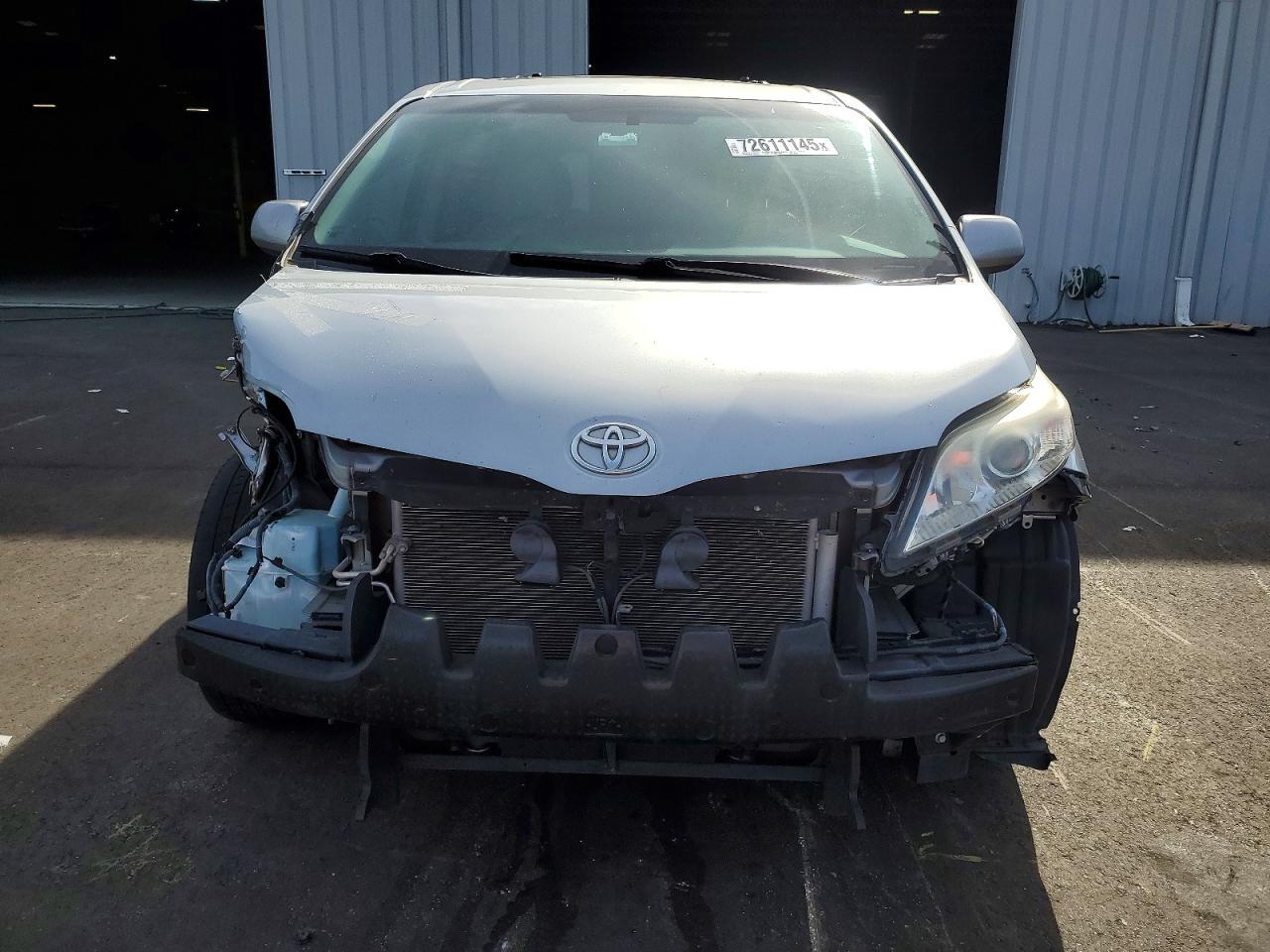 2015 Toyota Sienna Xle 8-Passenger - Фото 5