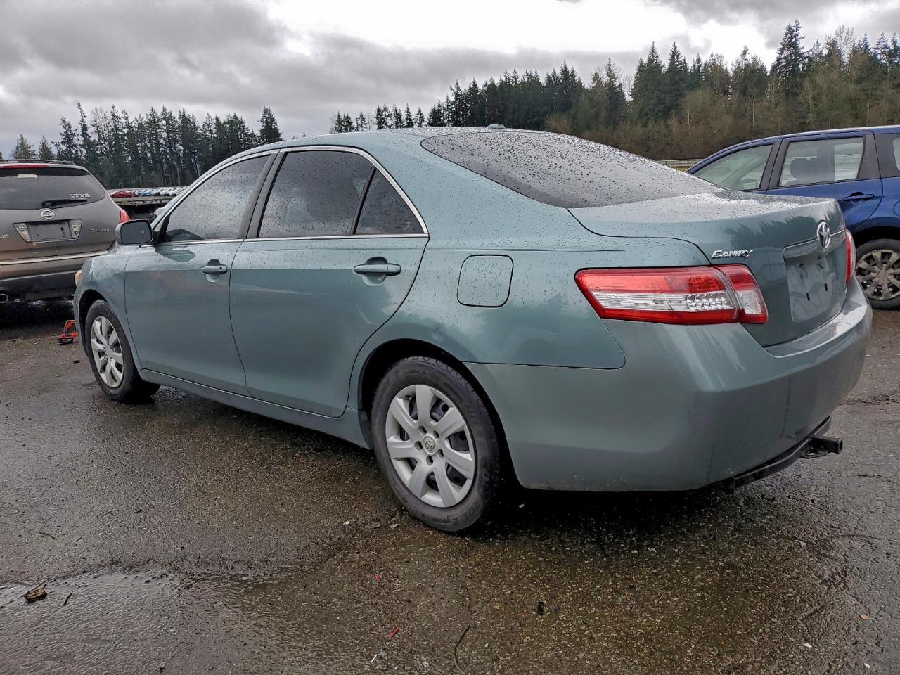 2011 Toyota Camry Base - Фото 2
