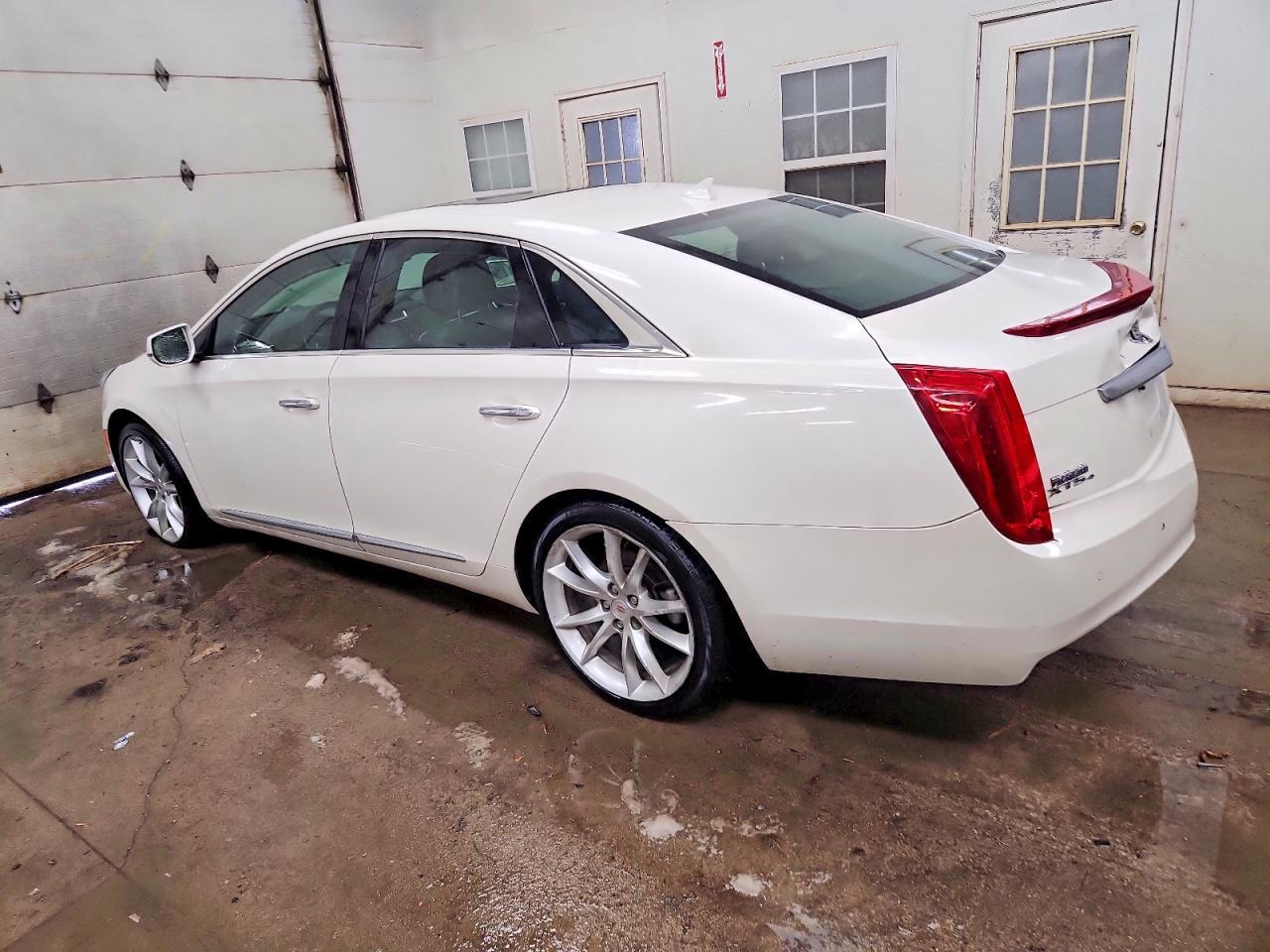 2014 Cadillac Xts Luxury Collection - Image 2