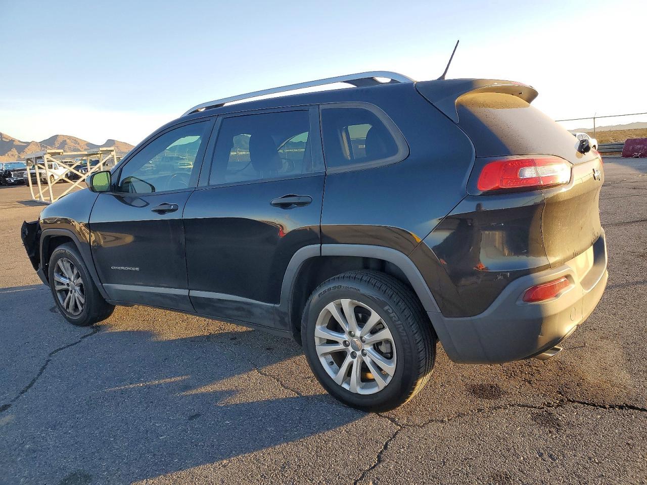 2015 Jeep Cherokee Sport - Фото 2