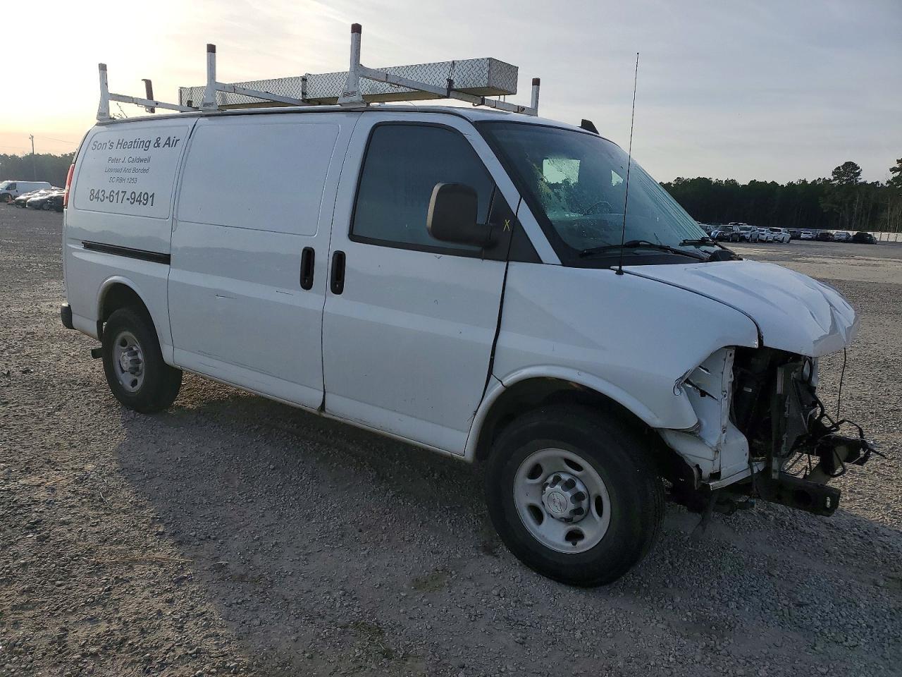 2017 Chevrolet Express 3500 Utility / Service Van - Фото 4