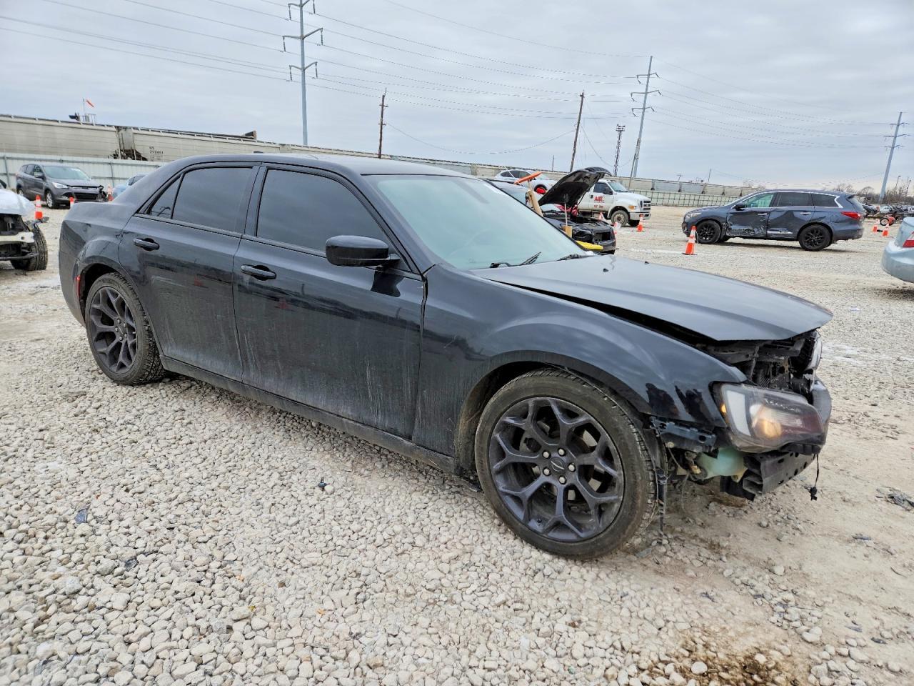 2020 Chrysler 300 Touring - Фото 4