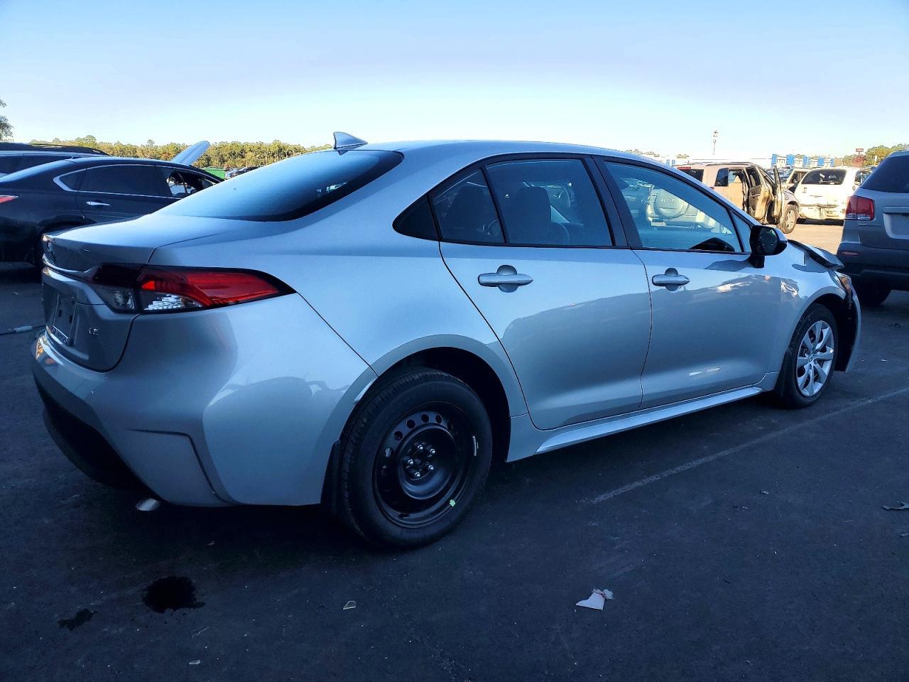2025 Toyota Corolla Le - Фото 3