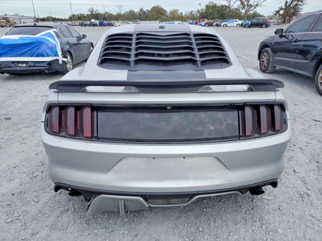2015 Ford Mustang - Фото 6