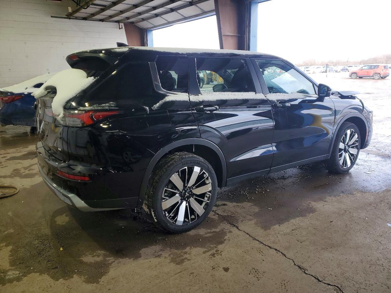 2025 Mitsubishi Outlander Se - Image 3