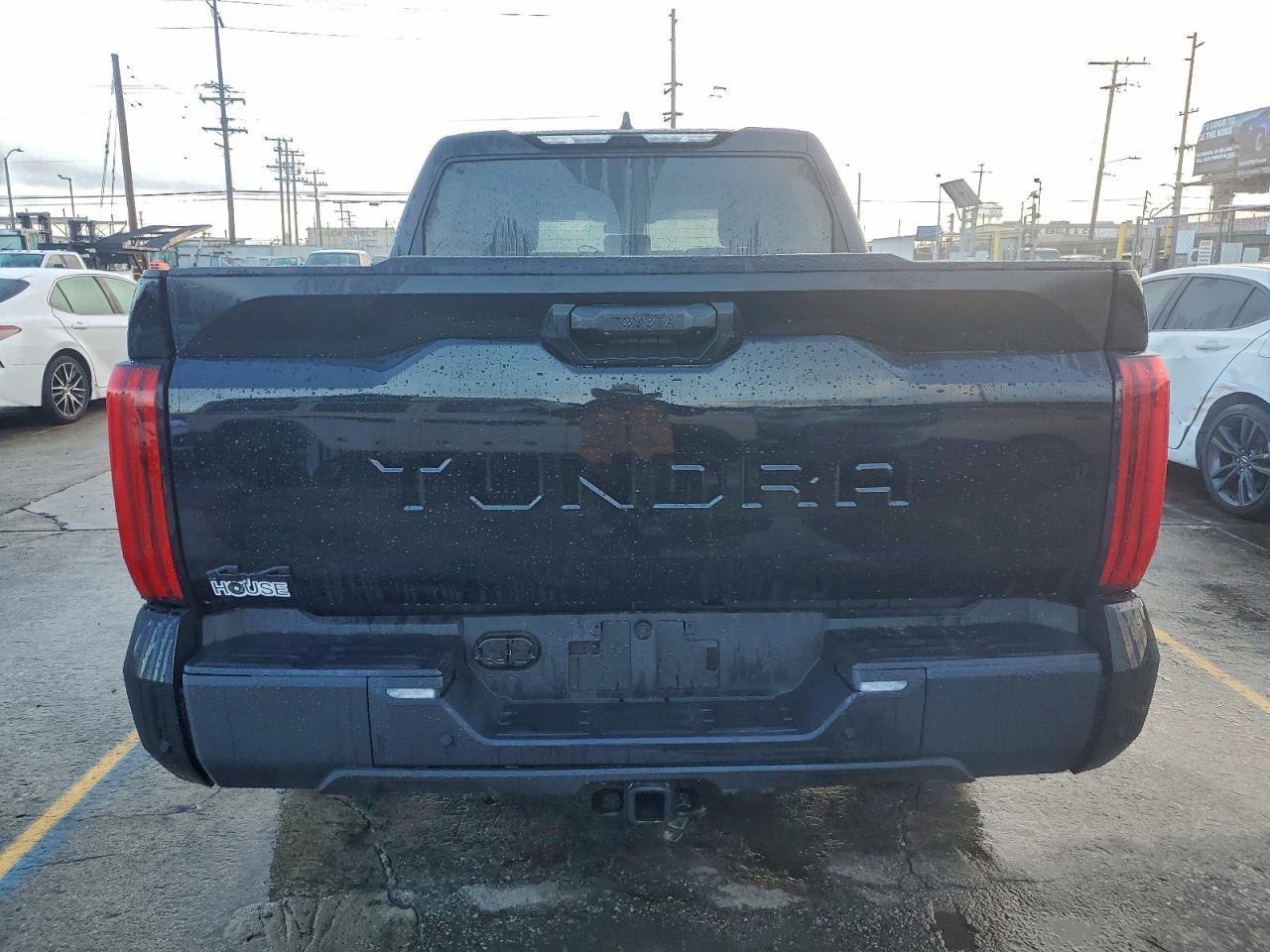 2025 Toyota Tundra Crewmax Sr - Image 6