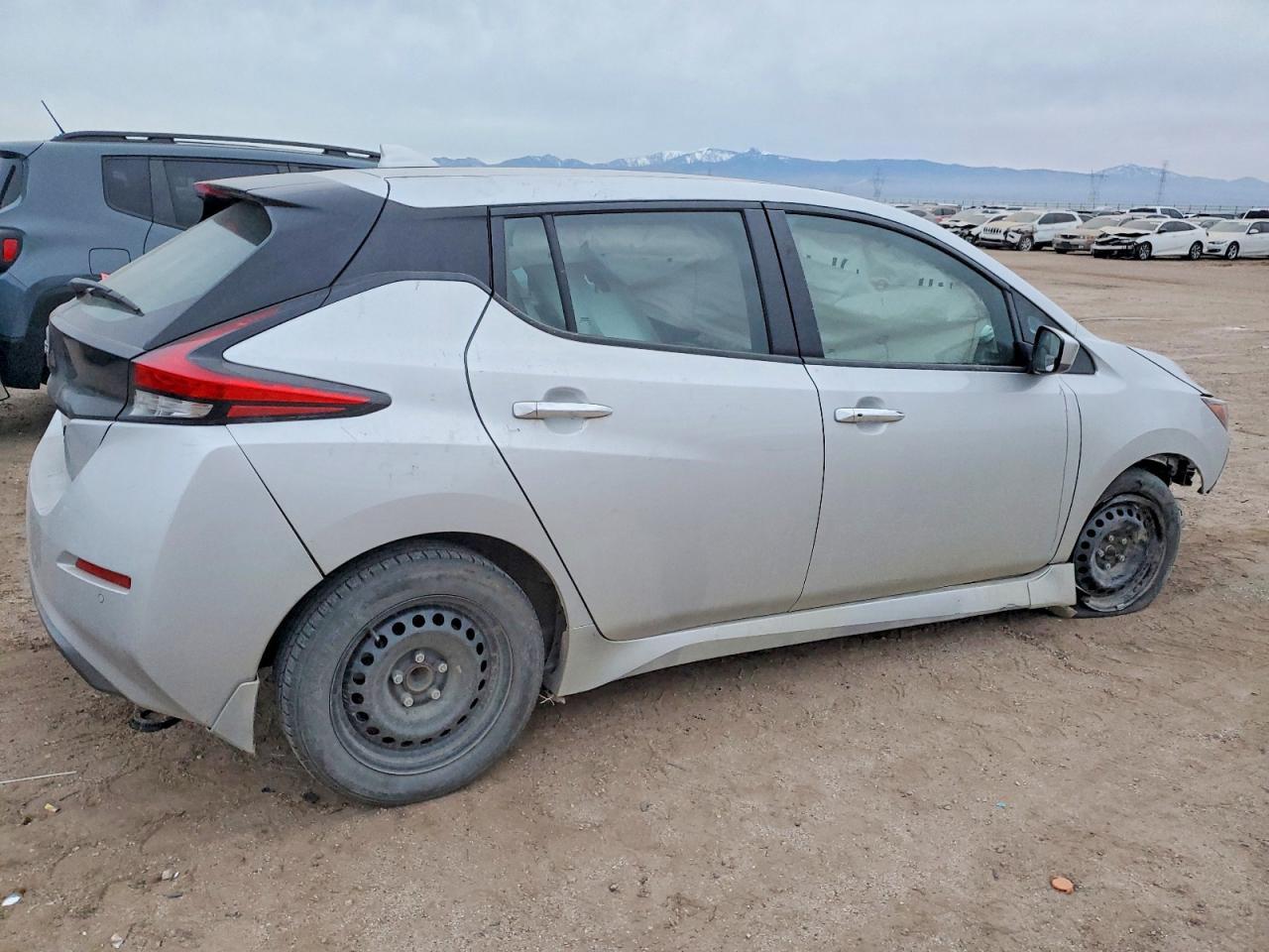 2023 Nissan Leaf S - Image 3