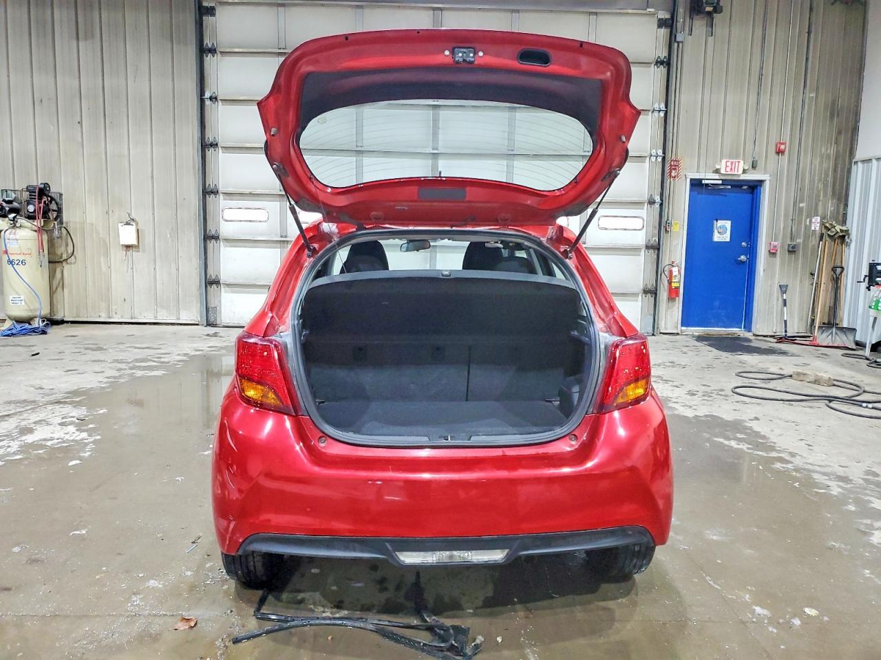 2017 Toyota Yaris 5-Door L - Фото 6