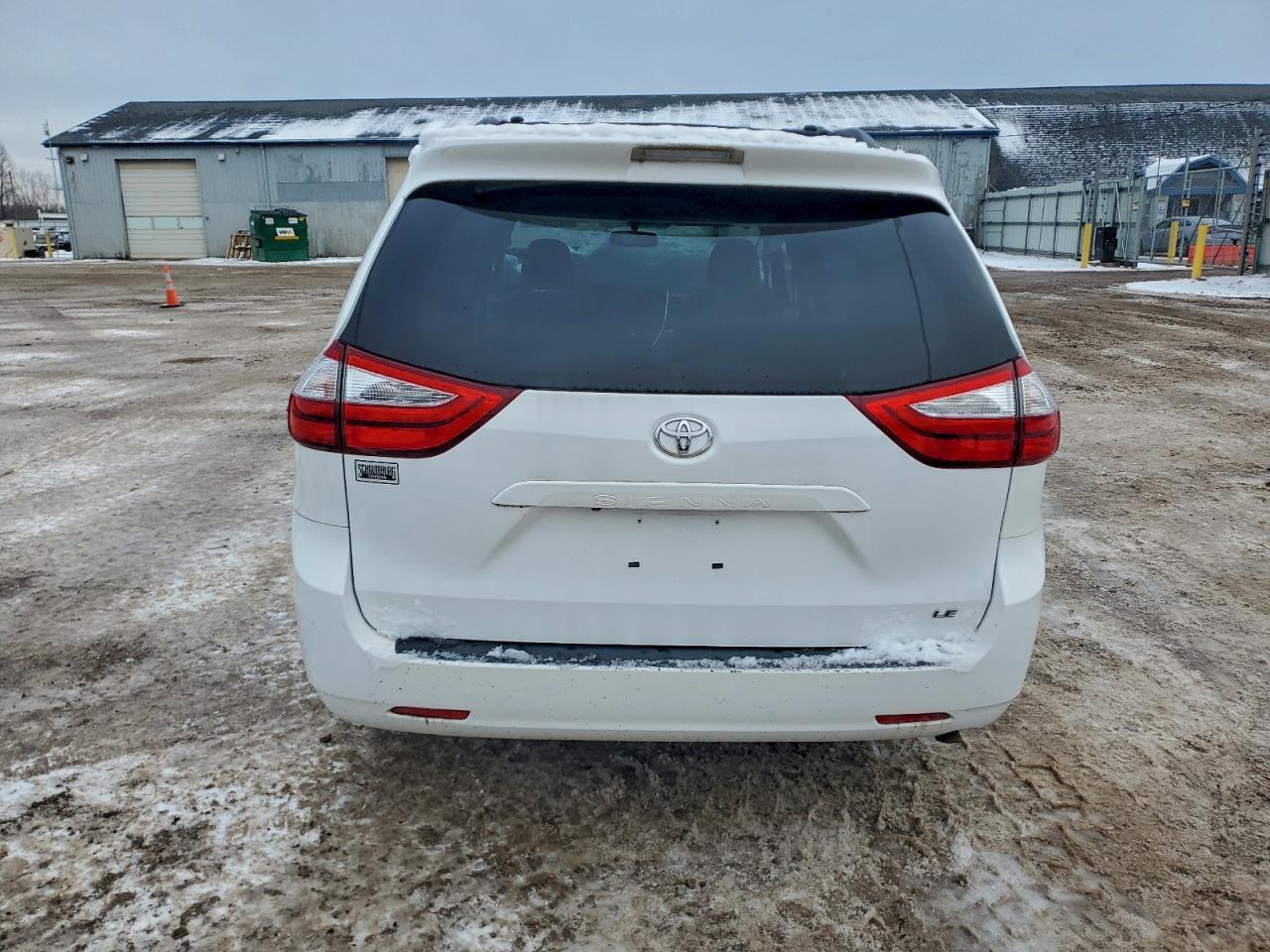 2017 Toyota Sienna Le - Image 6