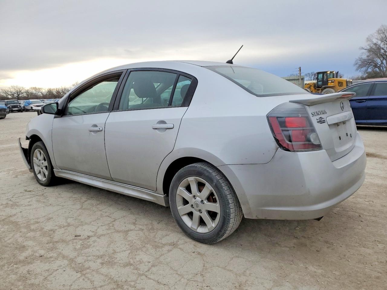 2011 Nissan Sentra 2.0 - Фото 2