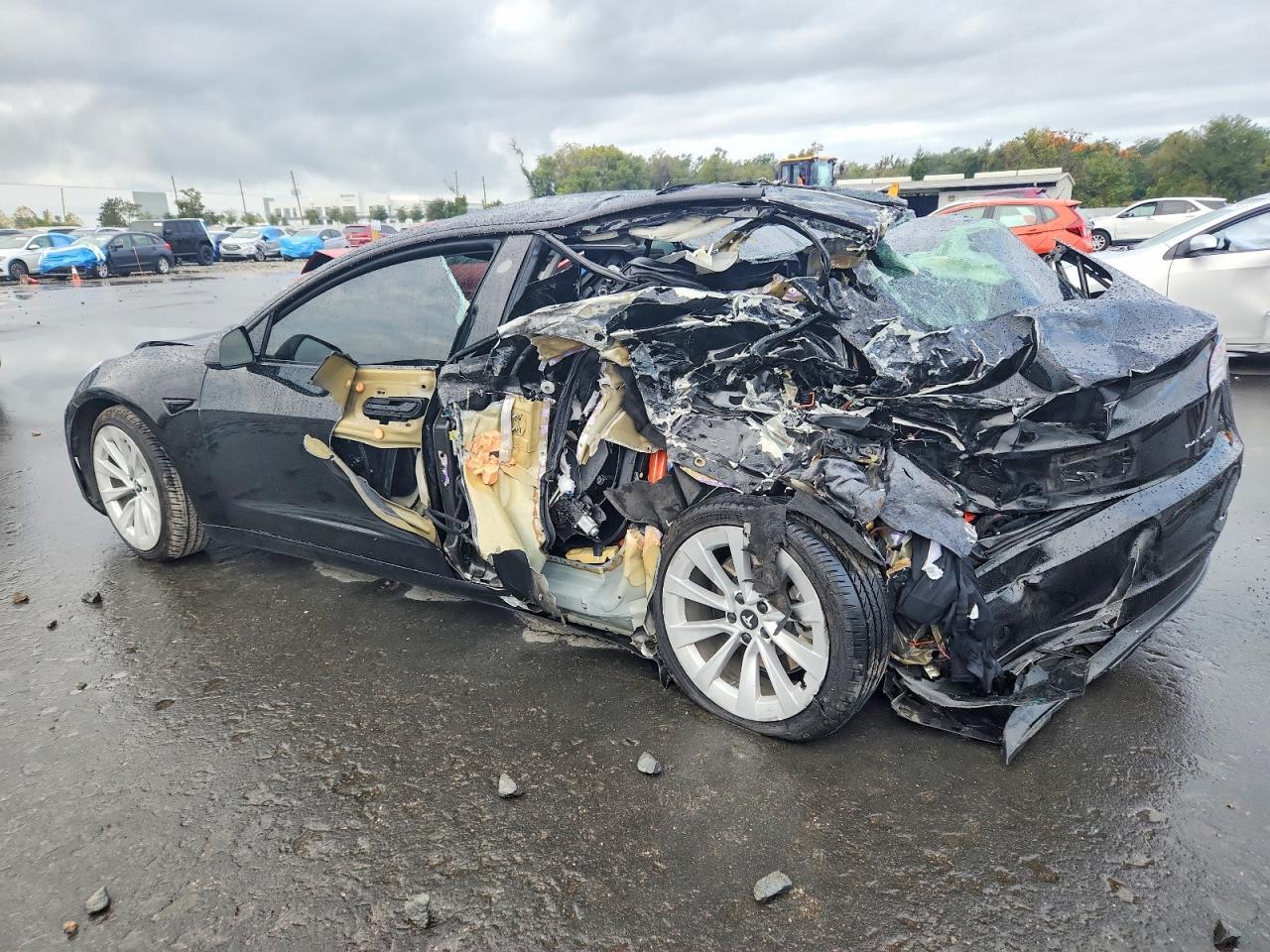 2022 Tesla Model 3 - Фото 2