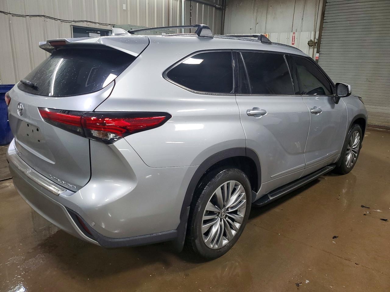 2020 Toyota Highlander Platinum - Фото 3