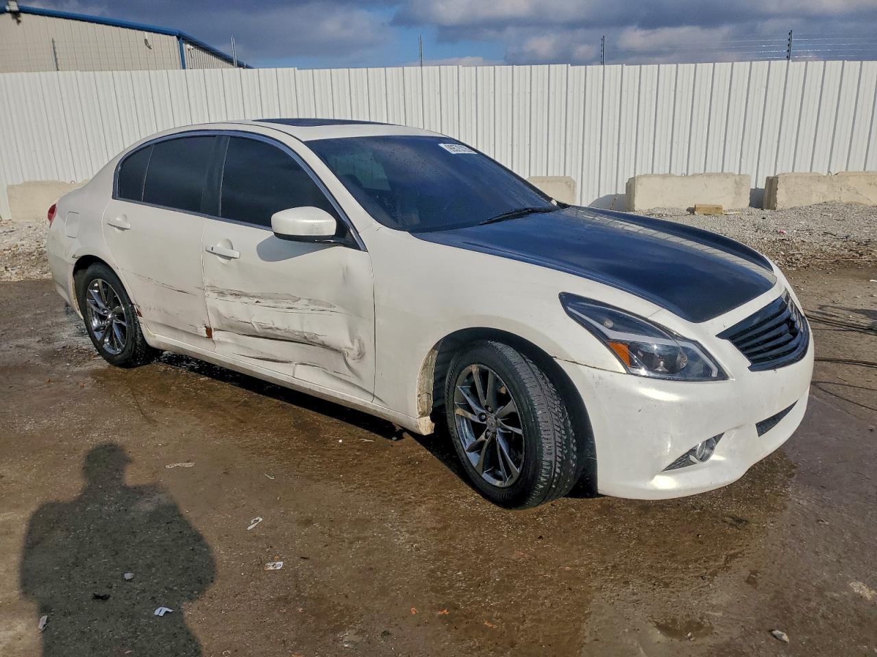 2015 Infiniti Q40 - Image 4