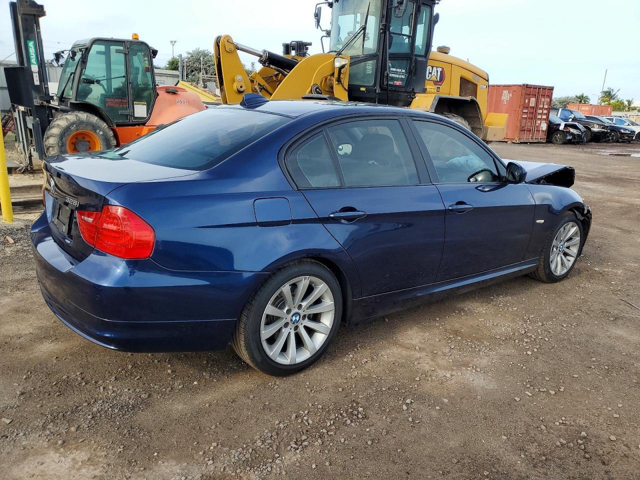 2011 BMW 328 I - Image 3