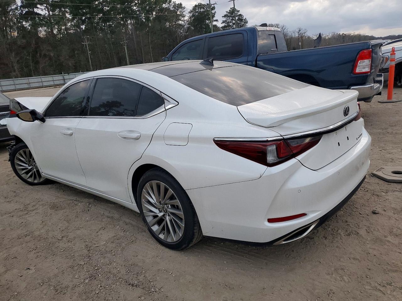 2022 Lexus Es 350 Base - Image 2