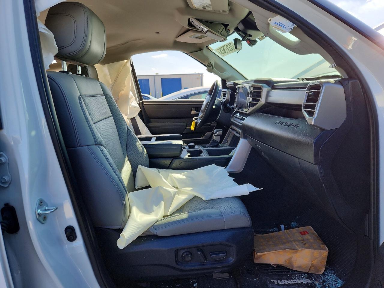 2024 Toyota Tundra Crewmax Sr5 - Image 7
