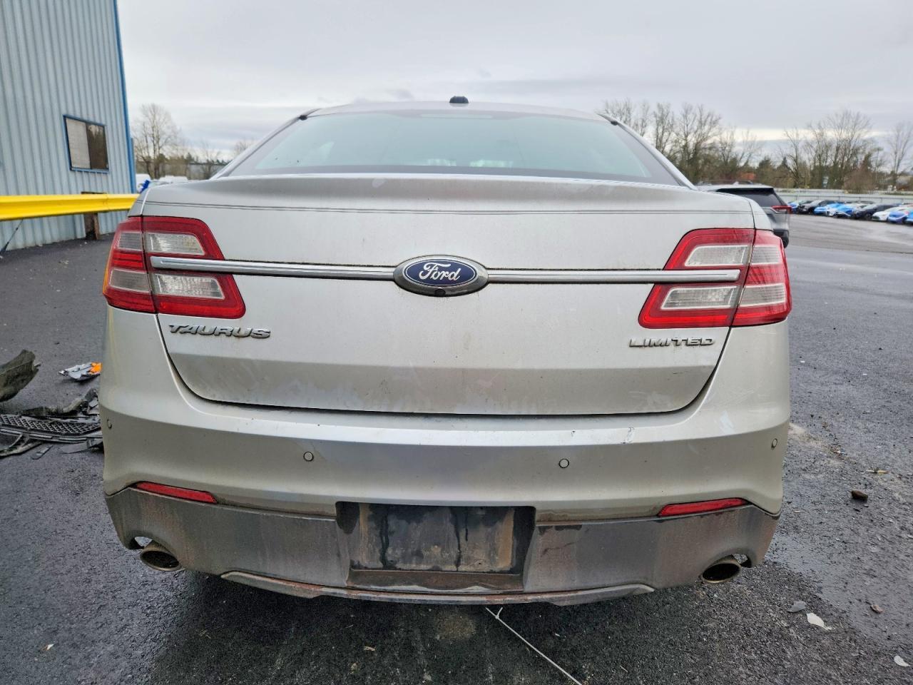 2015 Ford Taurus Limited - Image 6