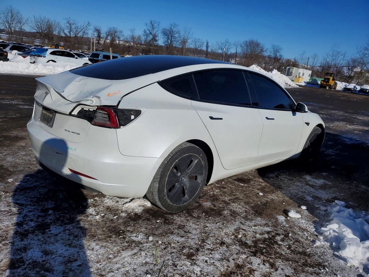 2022 Tesla Model 3 - Image 3
