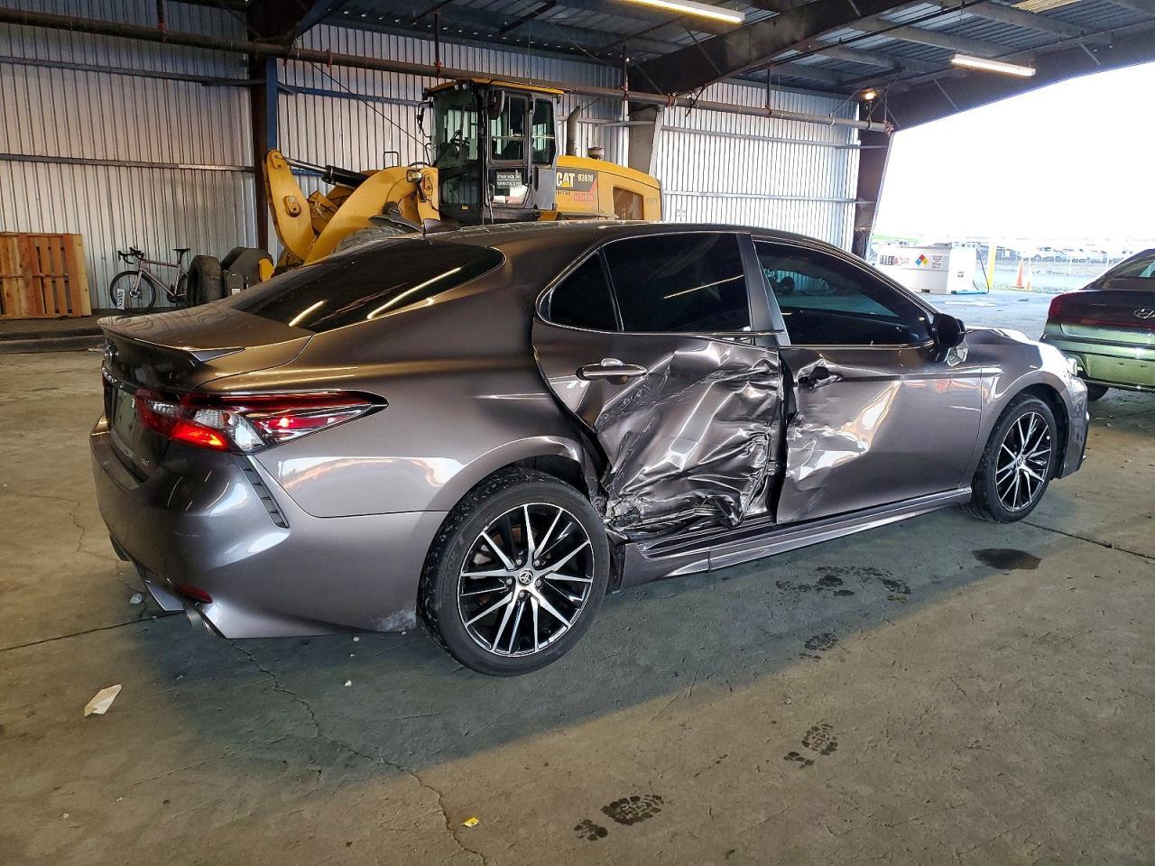 2022 Toyota Camry Se - Фото 3