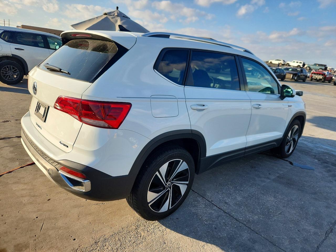 2023 Volkswagen Taos Se - Фото 3