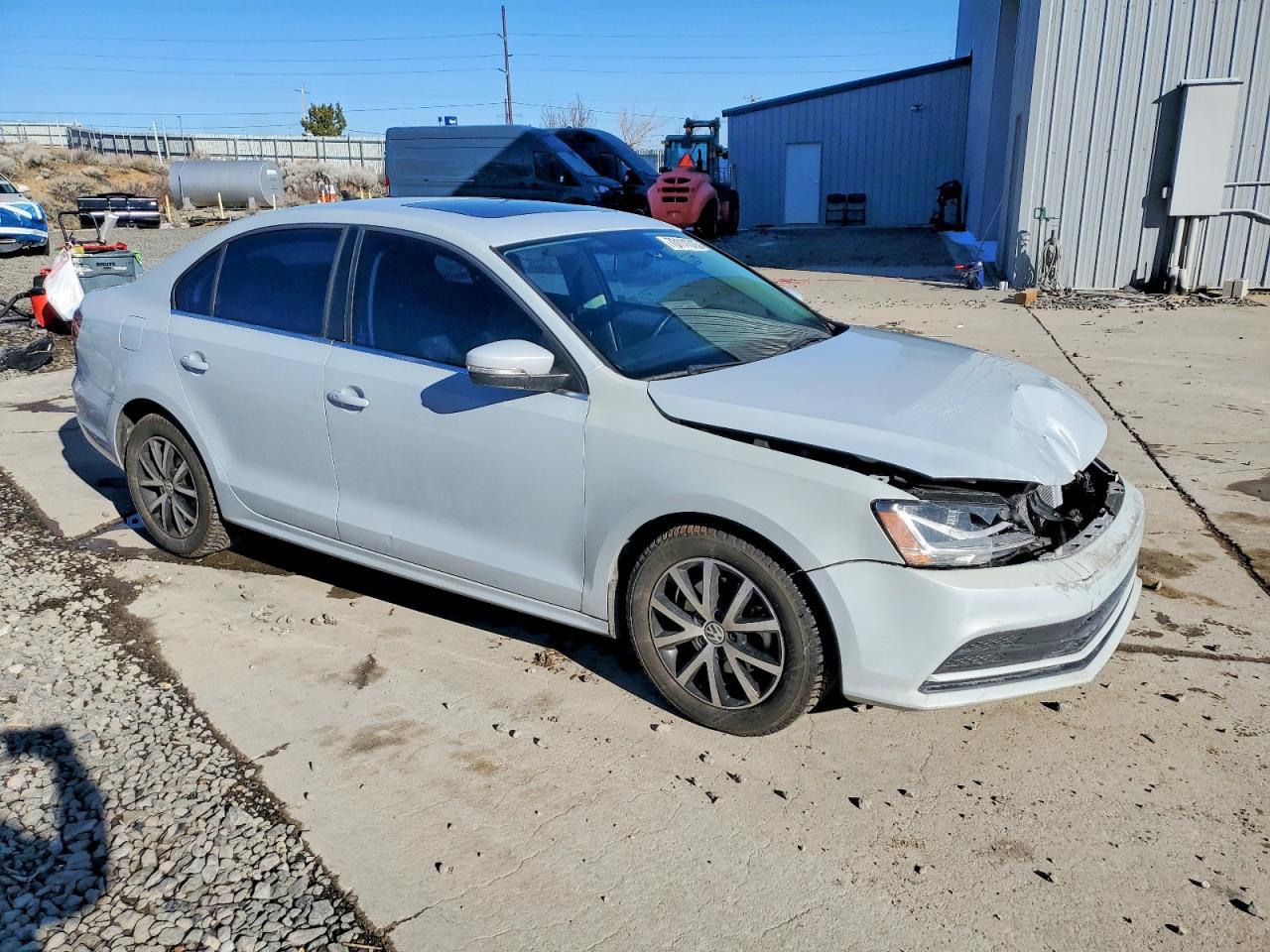 2017 Volkswagen Jetta Se - Image 4