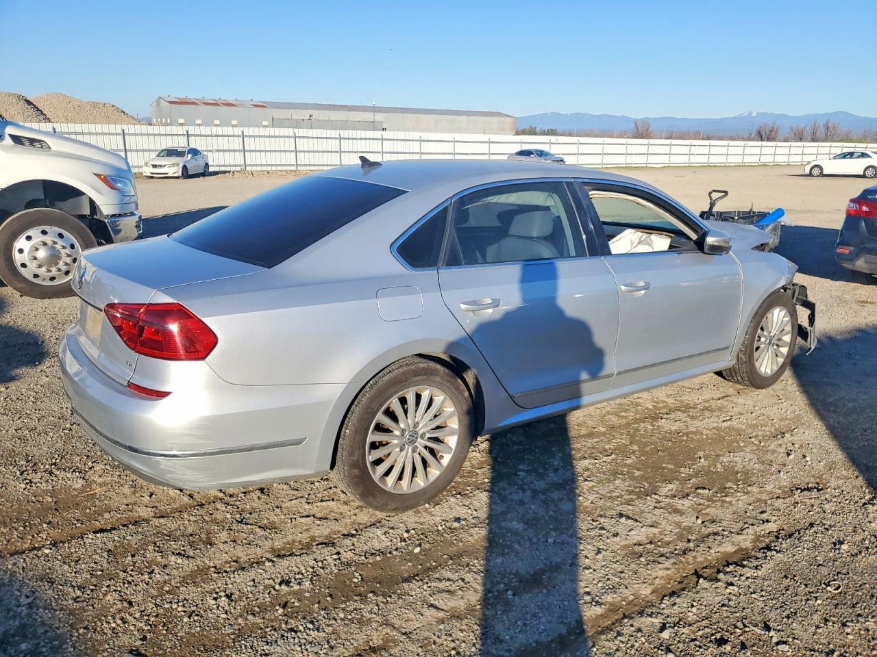 2016 Volkswagen Passat Se - Фото 3