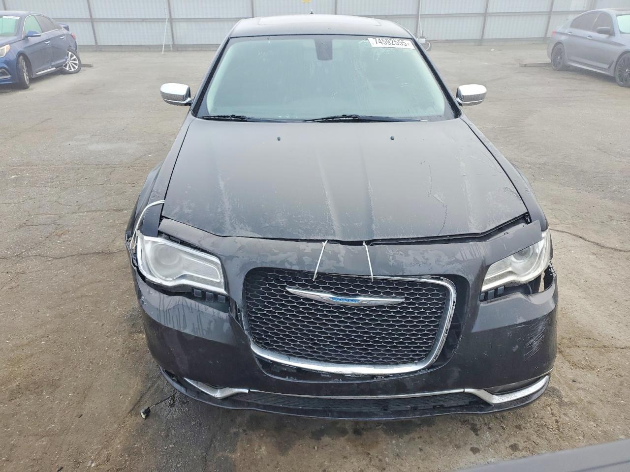 2017 Chrysler 300C - Image 5