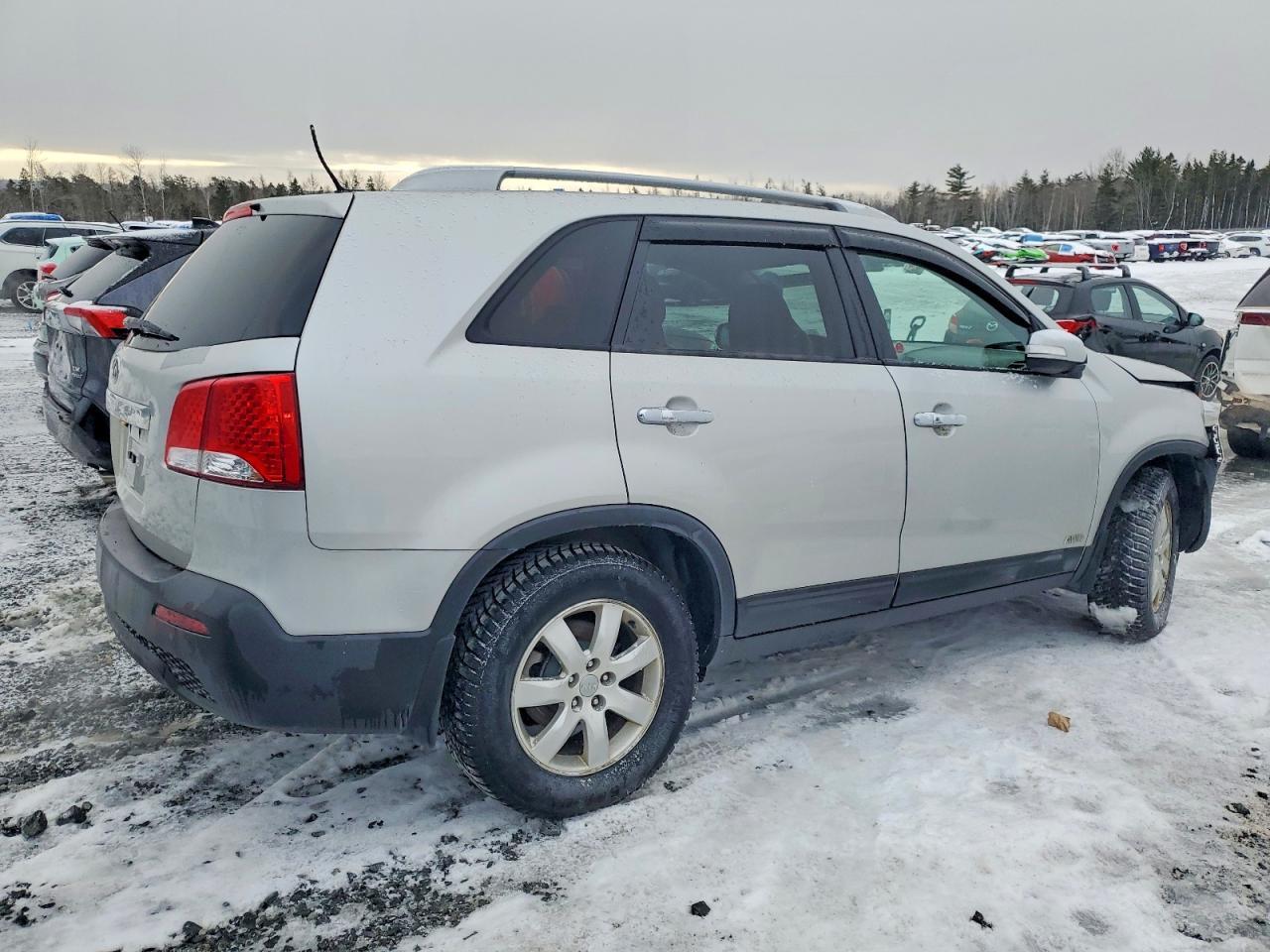 2013 Kia Sorento Lx - Image 3