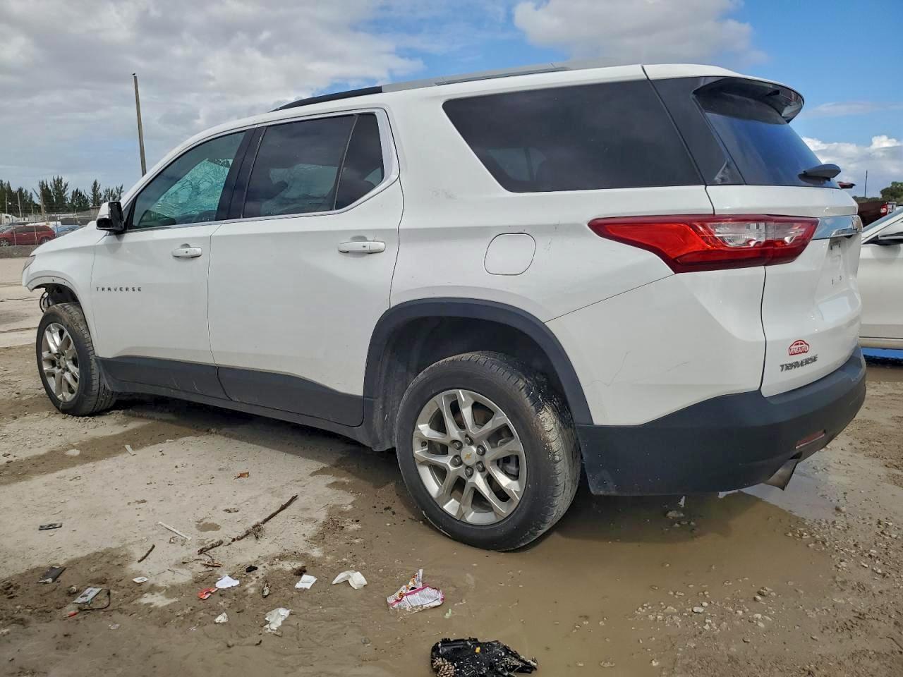 2018 Chevrolet Traverse Lt - Image 2