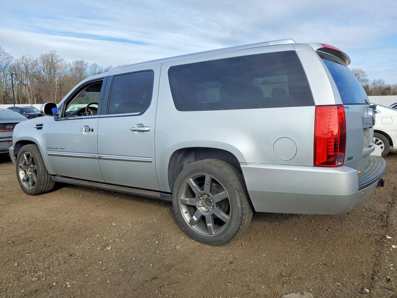 2012 Cadillac Escalade Esv Luxury - Image 2