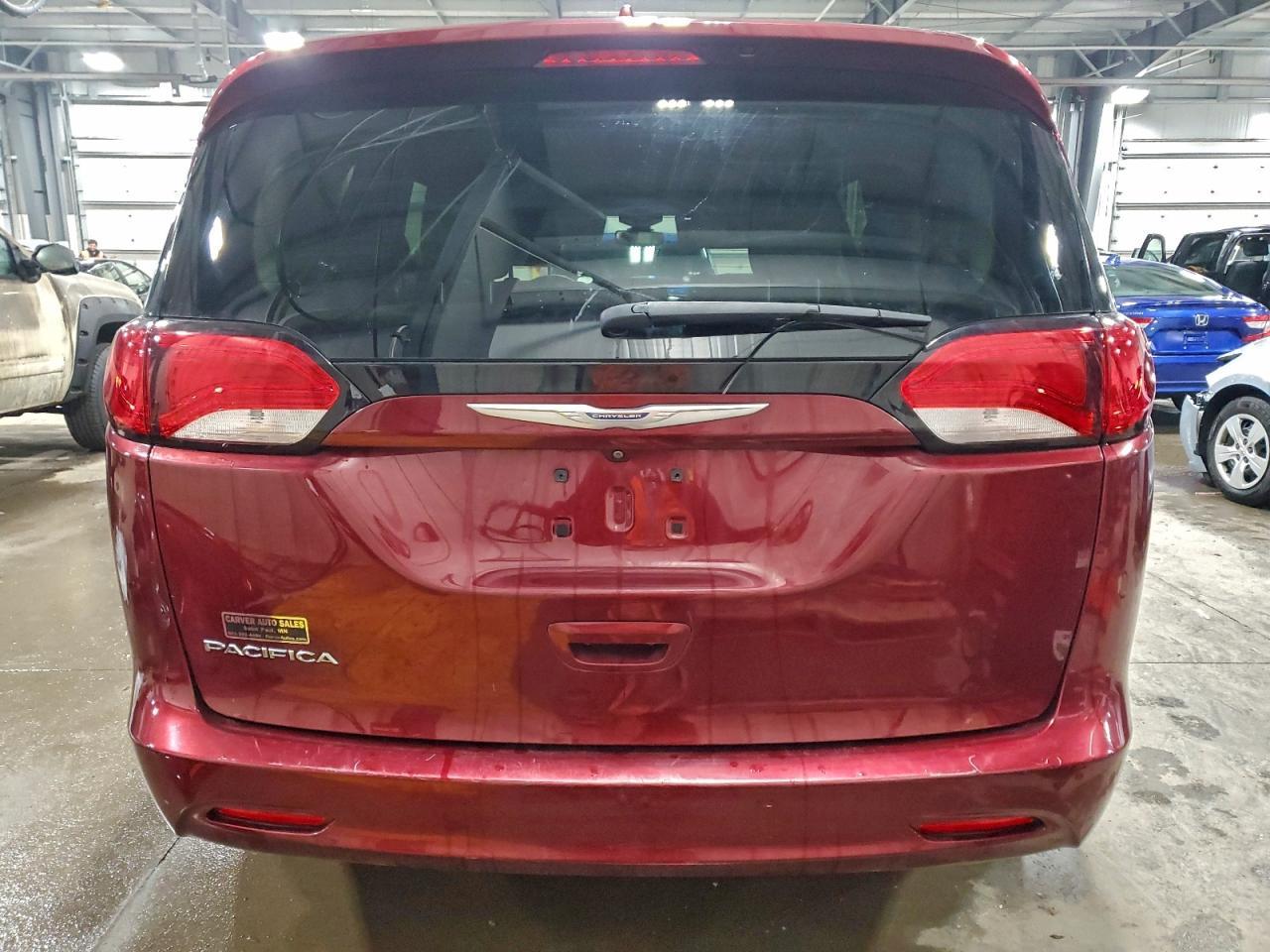 2017 Chrysler Pacifica Touring - Фото 6