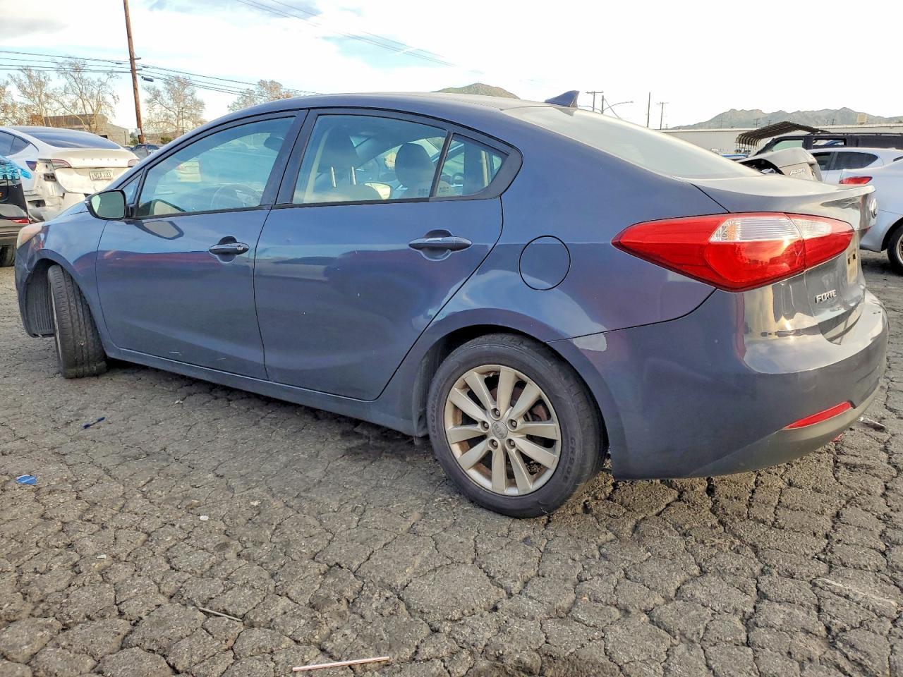 2016 Kia Forte - Image 2