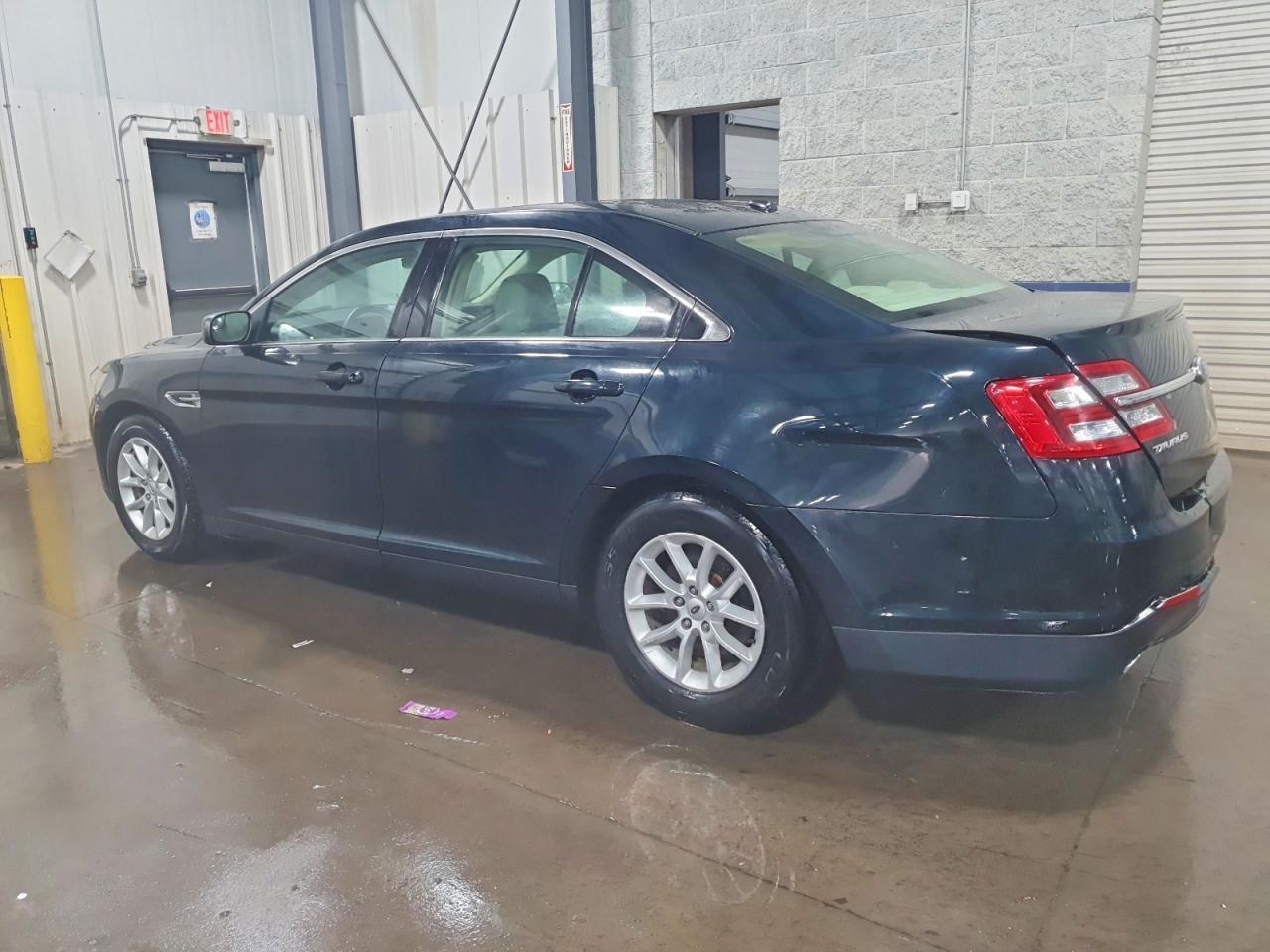 2014 Ford Taurus Se - Фото 2