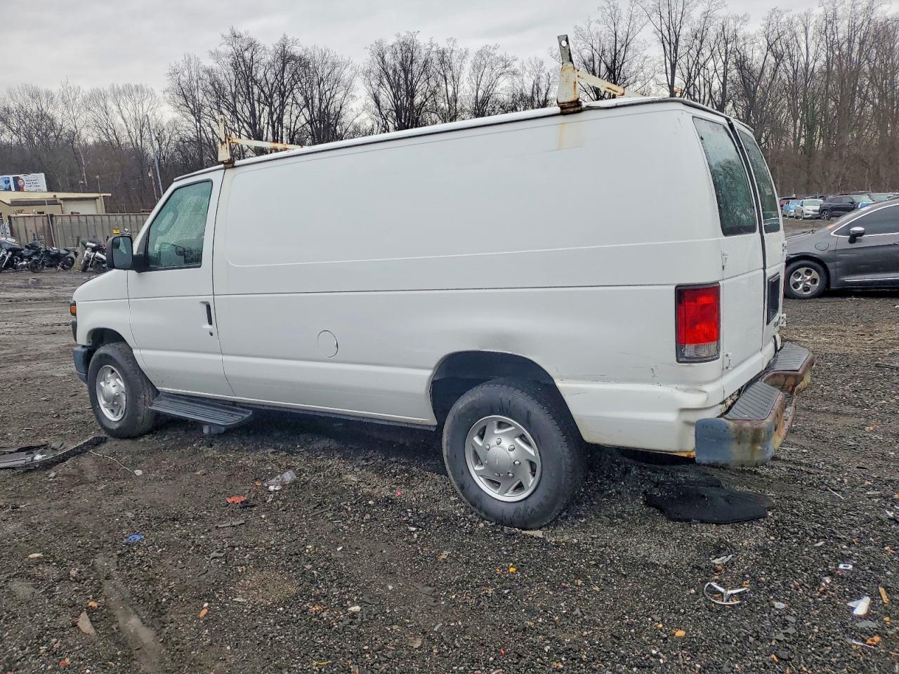 2014 Ford Econoline E250 Van - Фото 2