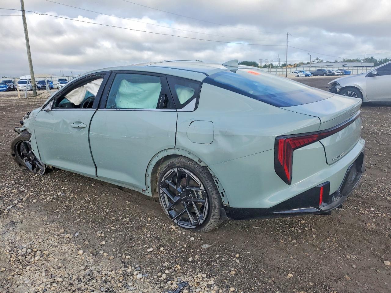 2025 Kia K4 Gt-Line - Image 2