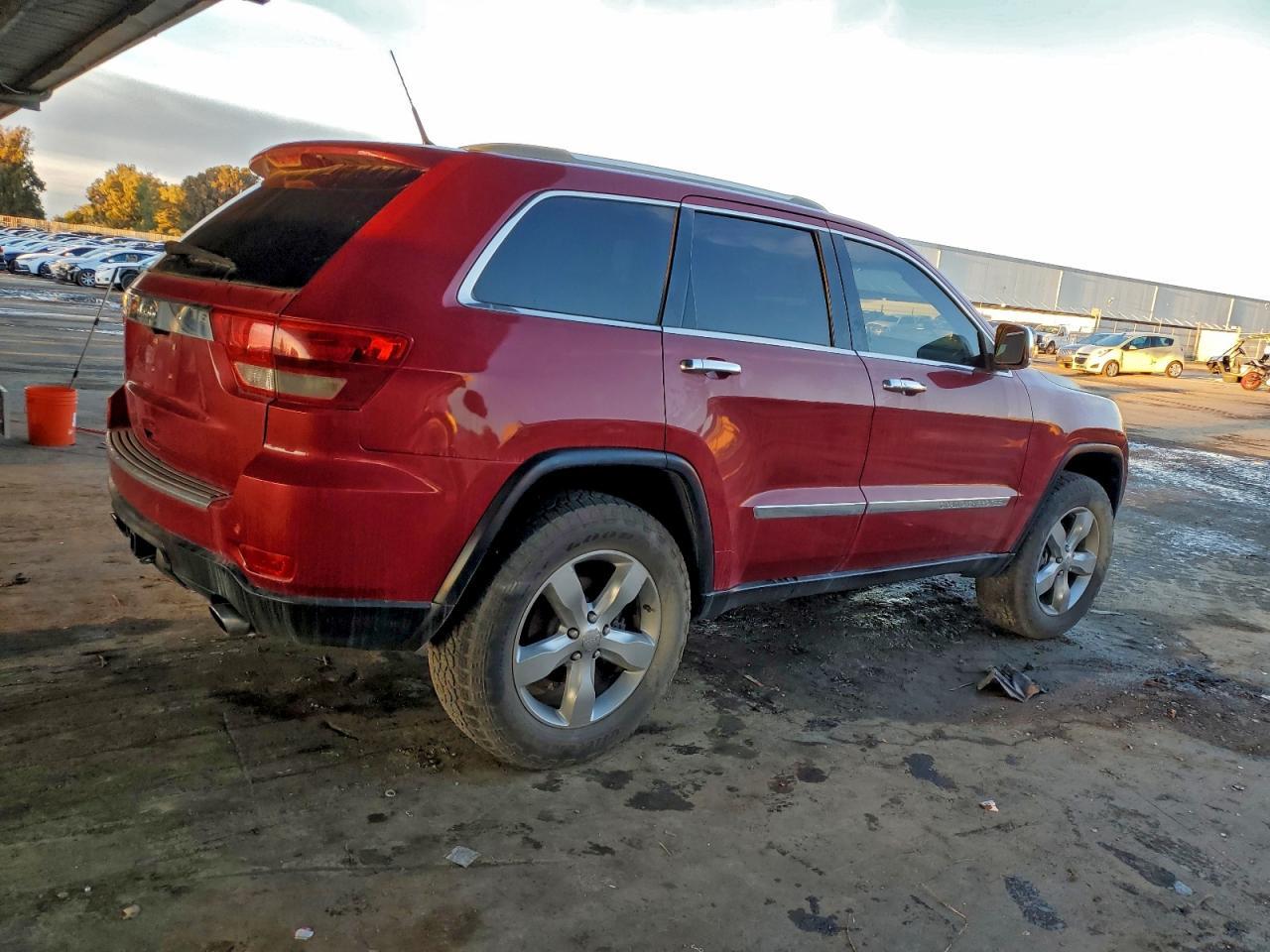 2011 Jeep Grand Cherokee Overland - Image 3