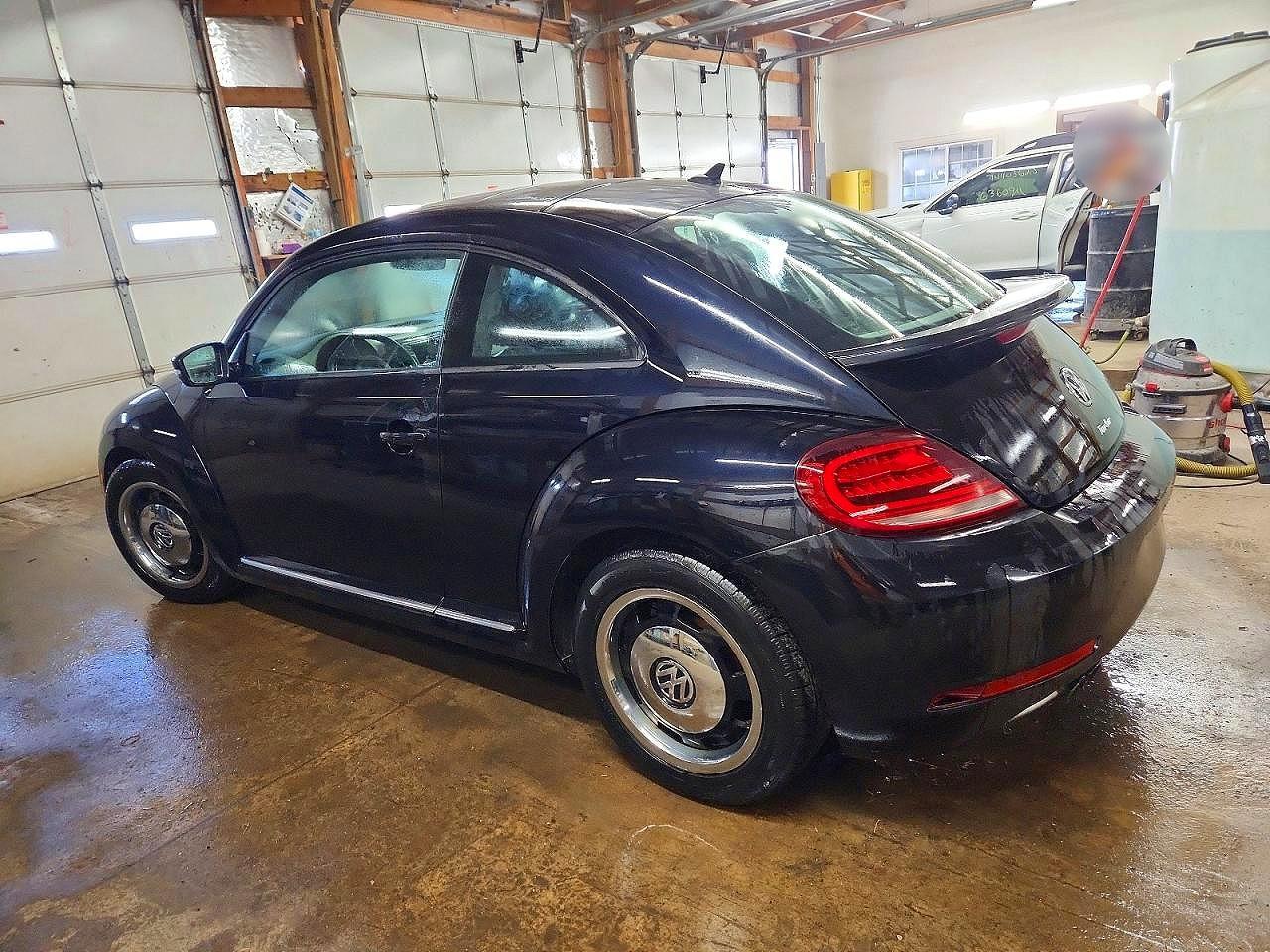 2018 Volkswagen Beetle S - Фото 2