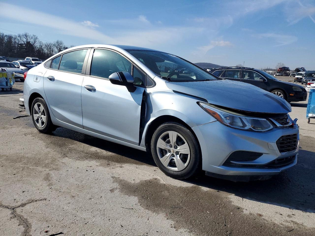 2017 Chevrolet Cruze Ls - Фото 4