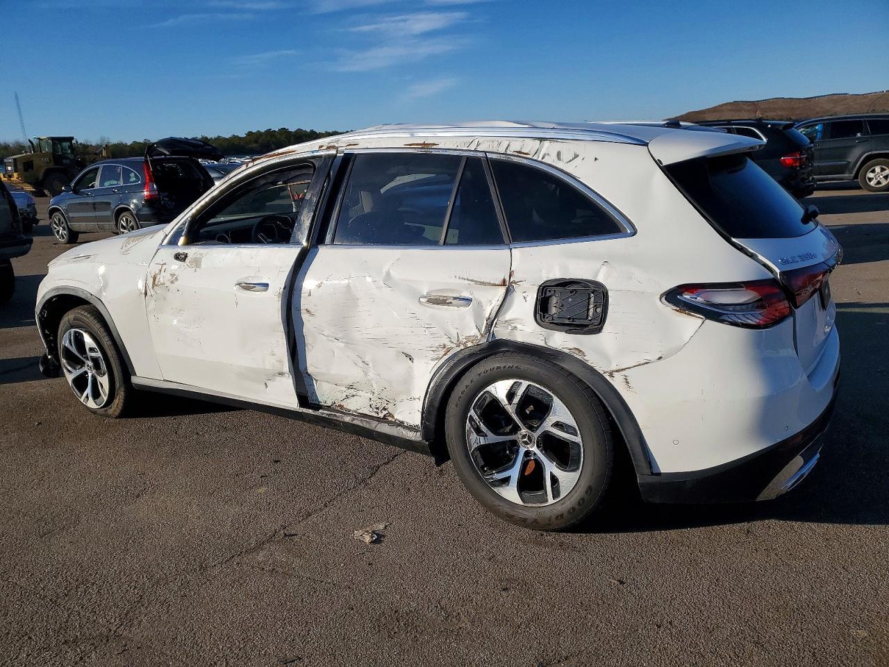 2025 Mercedes-Benz Glc 350E - Image 2